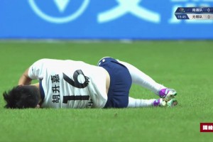 如此蘇超怎能不愛！無錫隊球員一路猛搶，最后被爆頭贏得球權??