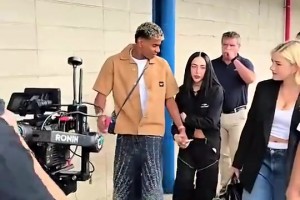 形影不離！亞馬爾帶女友現(xiàn)身國(guó)王聯(lián)賽，球迷擔(dān)心小孩哥被榨干??