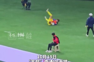 被恩加德烏投訴??！網(wǎng)友：深圳四位擔(dān)架球童閱讀比賽能力真強(qiáng)