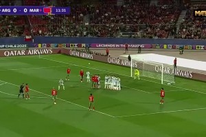 阿根廷門將出擊放倒對手VAR判罰任意球！摩洛哥任意球直接破門！