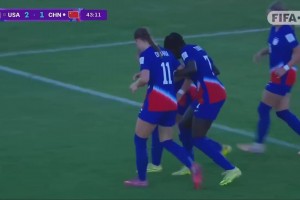 被連扳兩球反超！迪瑪利亞弧頂突施冷箭，U17女足1-2落后美國