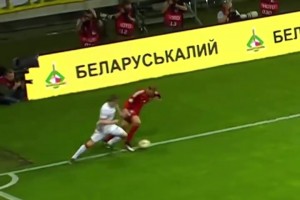 不屬于地球的球感！名場面：梅西當年回應(yīng)哈維的顛卷紙?zhí)魬?zhàn)！