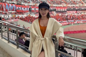 阿姨好啊??！泰山美女球迷雷姨風(fēng)姿綽約，今天我們都是泰山球迷