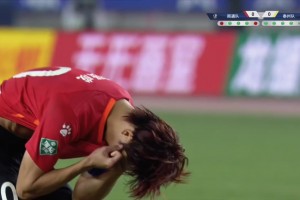 遺憾！南通隊尹韓龍第一個登場便罰丟點球；解說：太追求角度了