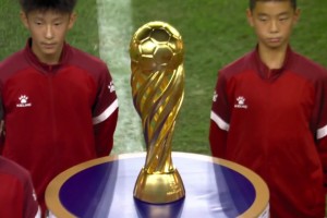 熠熠生輝！“蘇超”冠軍金杯率先亮相南京奧體迎接決戰(zhàn)時刻??