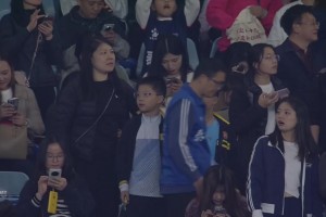 快看鏡頭啊！蘇超決賽中場文藝表演被看臺小姐姐搶鏡?