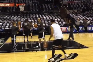 早期鄧肯賽前投籃訓練 逮住機會就是一記精準打板！