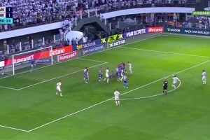 內馬爾用他那著名點球技術罰進任意球，而這項技術被國際足聯(lián)禁止