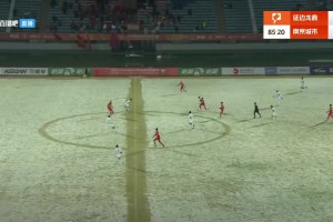 延吉冰天雪地，白色場地白色用球，這對前鋒和守門員都是考驗