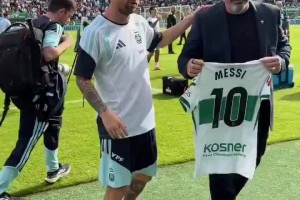 梅西隨阿根廷隊(duì)在埃爾切主場(chǎng)公開(kāi)訓(xùn)練，獲贈(zèng)埃爾切10號(hào)球衣