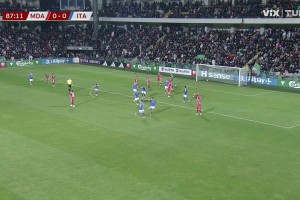 意大利圍攻第88分鐘打破僵局！迪馬爾科助攻曼奇尼俯沖頭球破門！