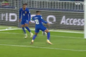 姆總雙響！禁區(qū)內(nèi)亂戰(zhàn)姆巴佩后點(diǎn)補(bǔ)射得手！法國(guó)3-0領(lǐng)先烏克蘭！