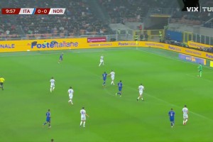 意大利率先破門！埃斯波西托轉(zhuǎn)身低射入網(wǎng)