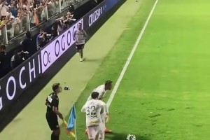 怎么內(nèi)馬爾的彩虹過人跟我一樣，看到他第二下都沒做出來有點難受