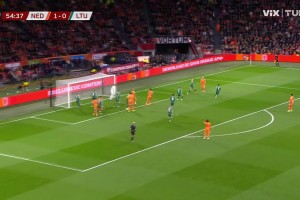 荷蘭2-0領(lǐng)先！德里赫特頭球擺渡造點，加克波主罰打進