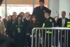 居然近距離碰到姚明了！真人謙和又沉穩(wěn)~