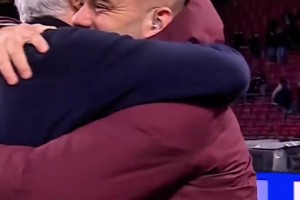 卡里烏斯附體??！現(xiàn)場視角再看河內(nèi)門將超巨失誤送林良銘得分