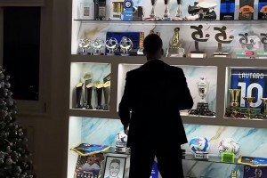 兩度沖擊失敗！網(wǎng)友：勞塔羅的冠軍榮譽墻里就差一座歐冠獎杯??