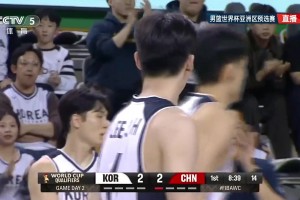 這啥情況？曾凡博三步上籃猶豫后選擇不出手，傳給隊(duì)友出現(xiàn)失誤！