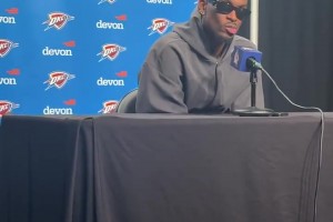 領(lǐng)先21分差點被逆轉(zhuǎn)！亞歷山大：學(xué)會從容應(yīng)對困境、頂住壓力！