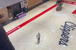 辛酸??！保羅前兩天被DNP賽前，一個(gè)人在球場(chǎng)樓下的訓(xùn)練館加練