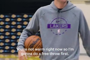 東契奇各種花式進(jìn)球技巧，把八村看得一愣一愣的