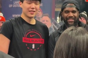 這一項(xiàng)天賦好像比狀元強(qiáng)??楊瀚森和奧登碰面互動(dòng)！比手掌大小~