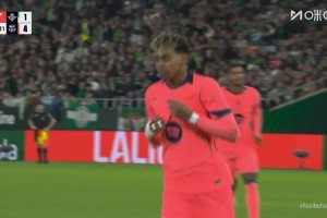 巴爾特拉禁區(qū)手球！主裁查看VAR判罰點(diǎn)球！亞馬爾主罰輕松命中！