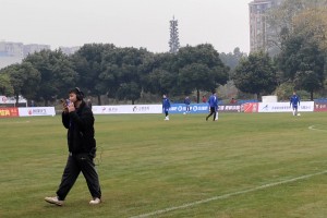 湖北隊(duì)賽前熱身互相傳接球，積極準(zhǔn)備迎戰(zhàn)上海老克勒！