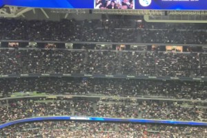 塞爾塔打入第二球后，伯納烏球場(chǎng)響起噓聲和口哨聲