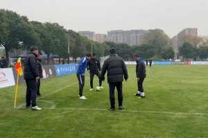 氛圍輕松！湖北隊(duì)賽前熱身環(huán)節(jié)：前國(guó)腳梅方與隊(duì)友搶圈！